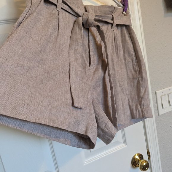 High Tie Waist | Baggy | Pleated | Khaki SHORTS | Banana Republic | 10 | EUC - Picture 3 of 11